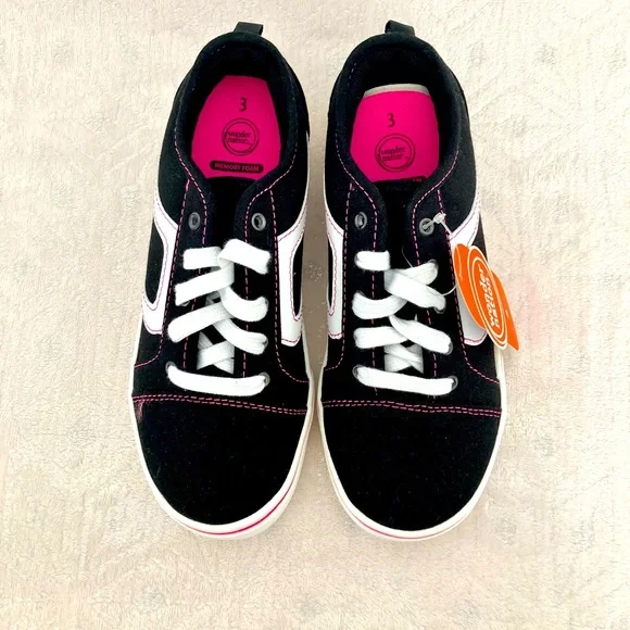 Wonder Nation Girls Black Pink Sneakers Youth Size 3 NWT Memory Foam - Picture 2 of 5